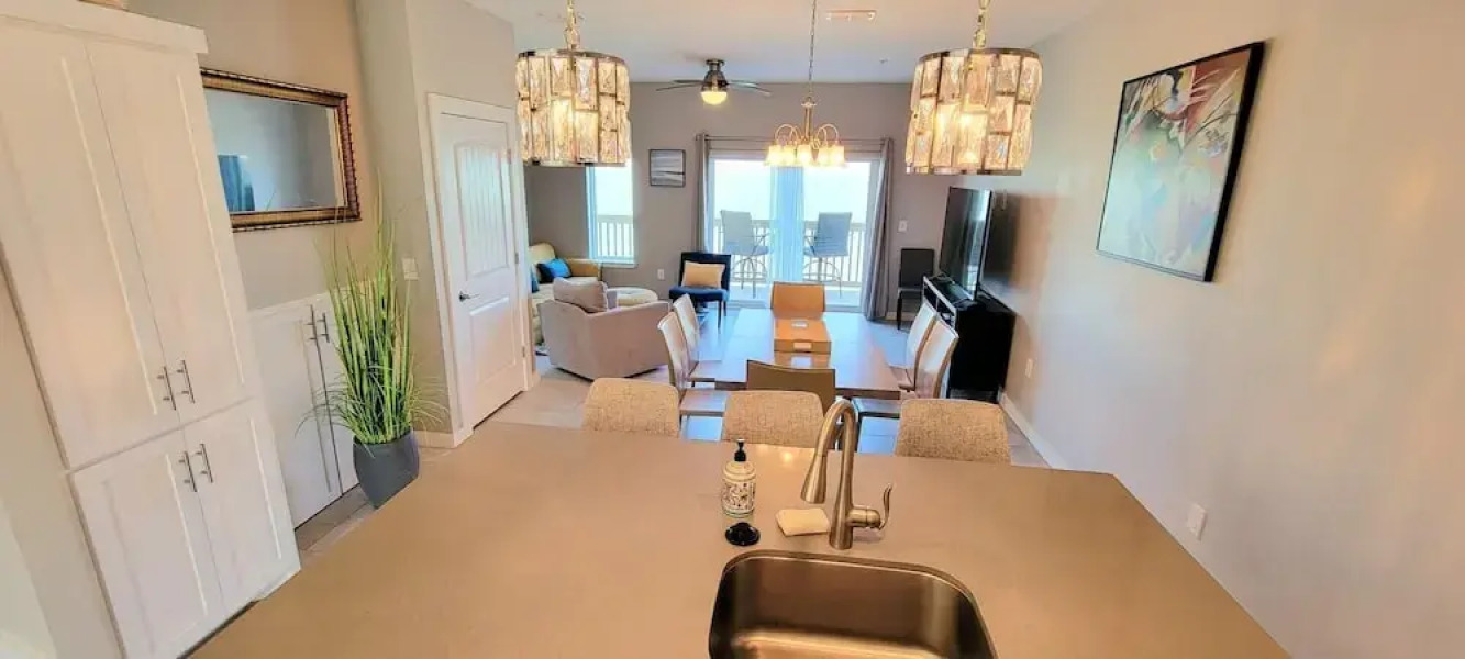 Bungalow Tarvana #2 3 Bedroom Home by RedAwning