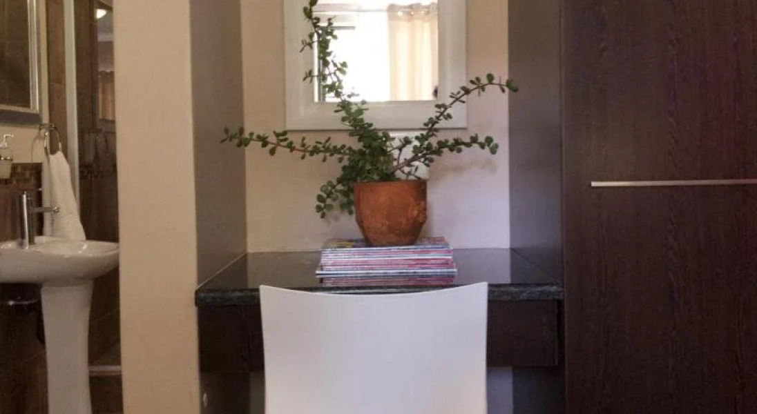 The Hedge Guesthouse