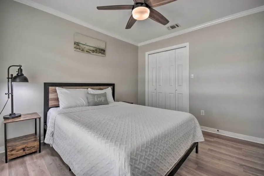 Gulf Breeze Retreat < 4 Mi to Beach Access!