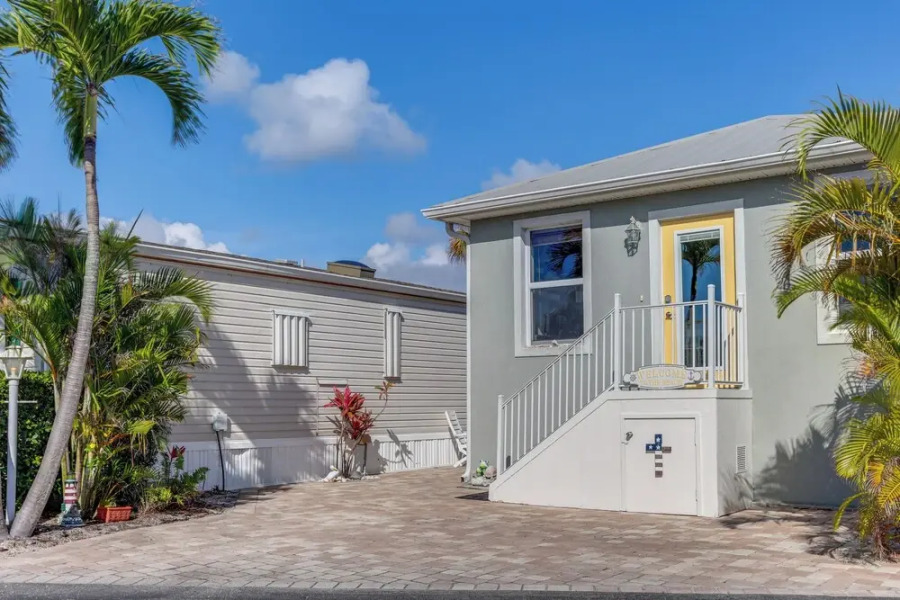 South Hutchinson Island Cottage w/ Beach Access!