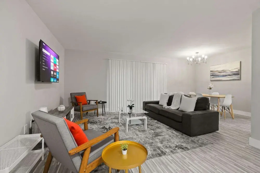 2BR 1BA Apartment With Great Amenities