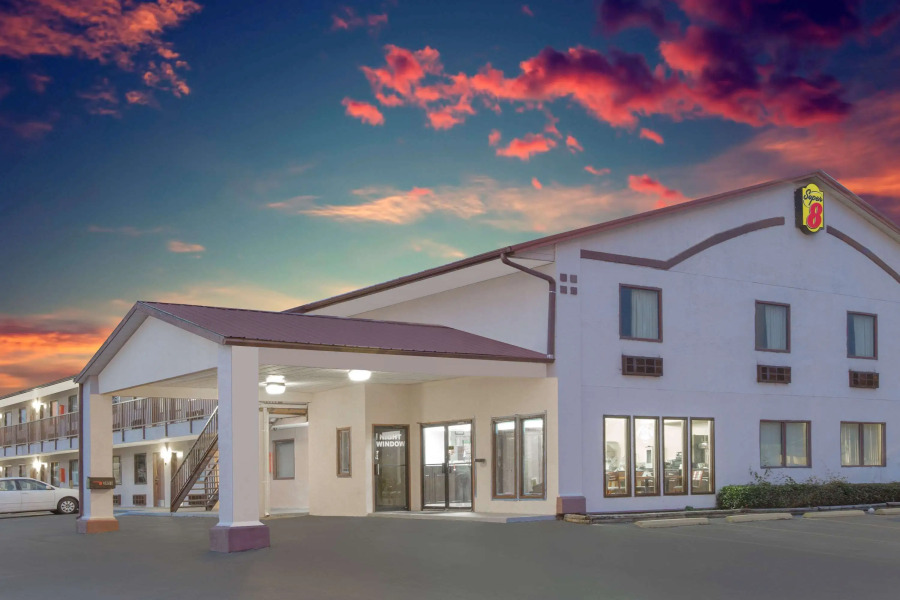 Budgetel Inn & Suites