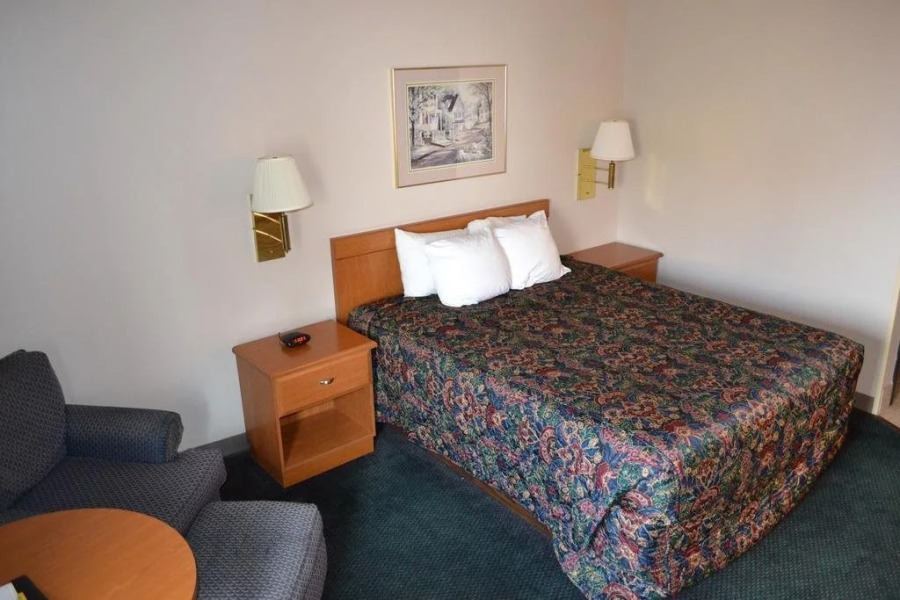 Countryside Inn & Suites