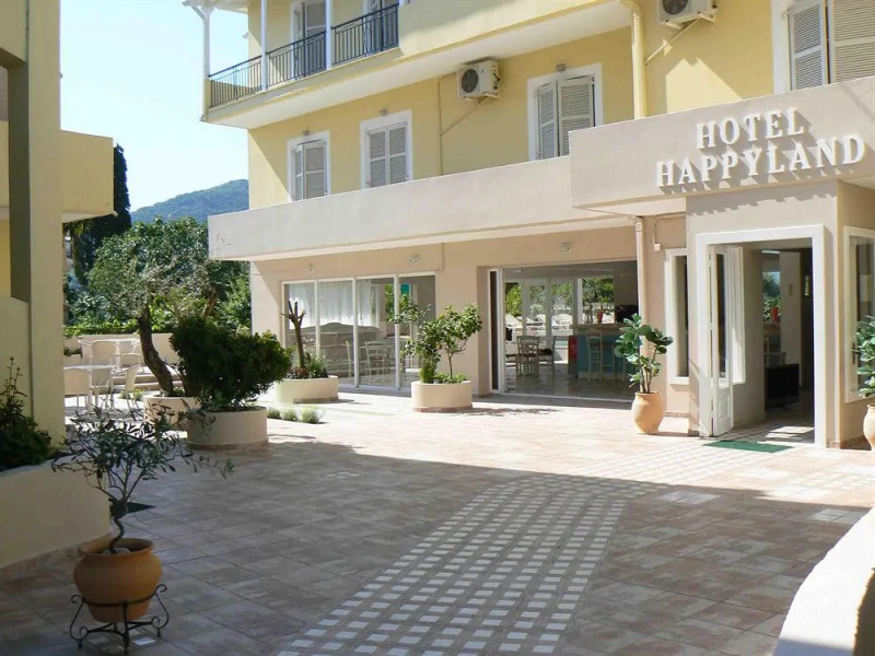 Happyland Hotel Apartments