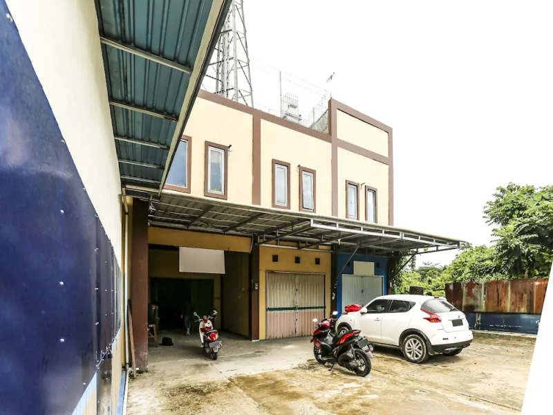 OYO 90825 Hotel Lizha 2