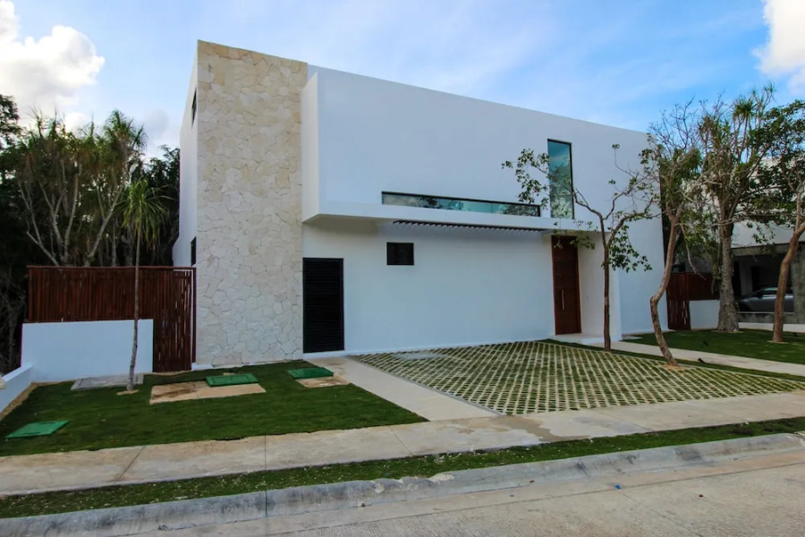 Bahia Principe Vacation Rentals - Four-Bedroom House