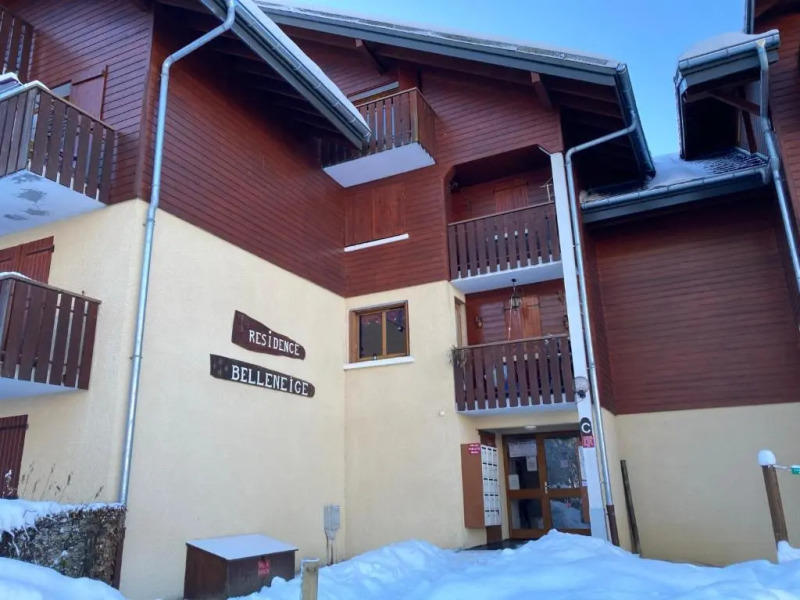 Appartement 2 pièces pieds des pistes terrasse face à la montagne