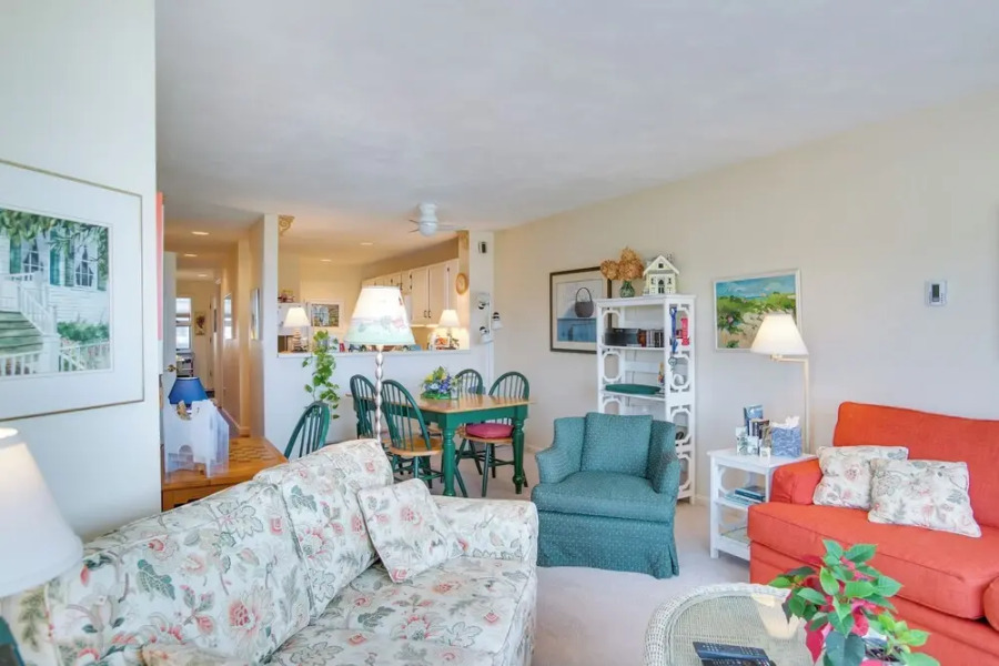 Breezy Oak Bluffs Condo - Steps to Inkwell Beach!