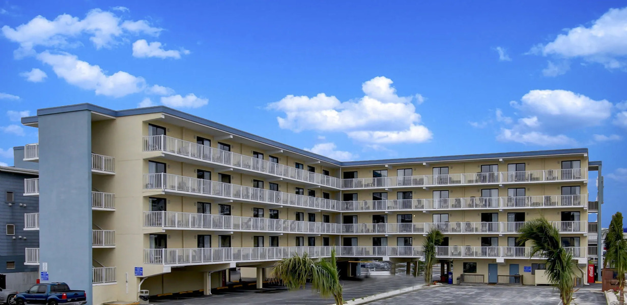 Coastal Palms Inn & Suites