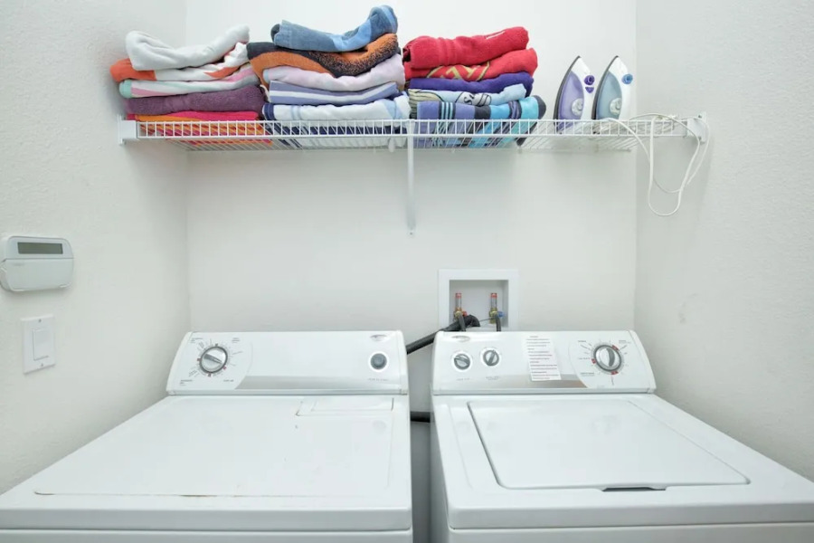 Magnificent Large Home w Pool and Spa