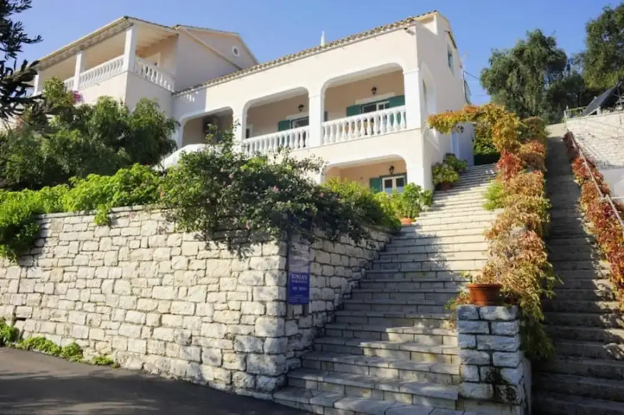 Anna Walk to Beach Sea Views A C Wifi Car Not Required - 3426