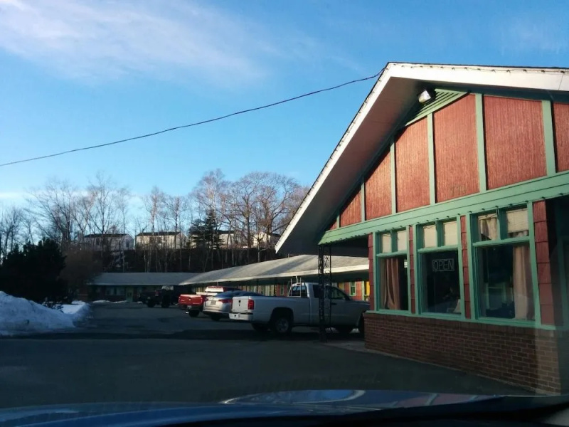 Esquire Motel