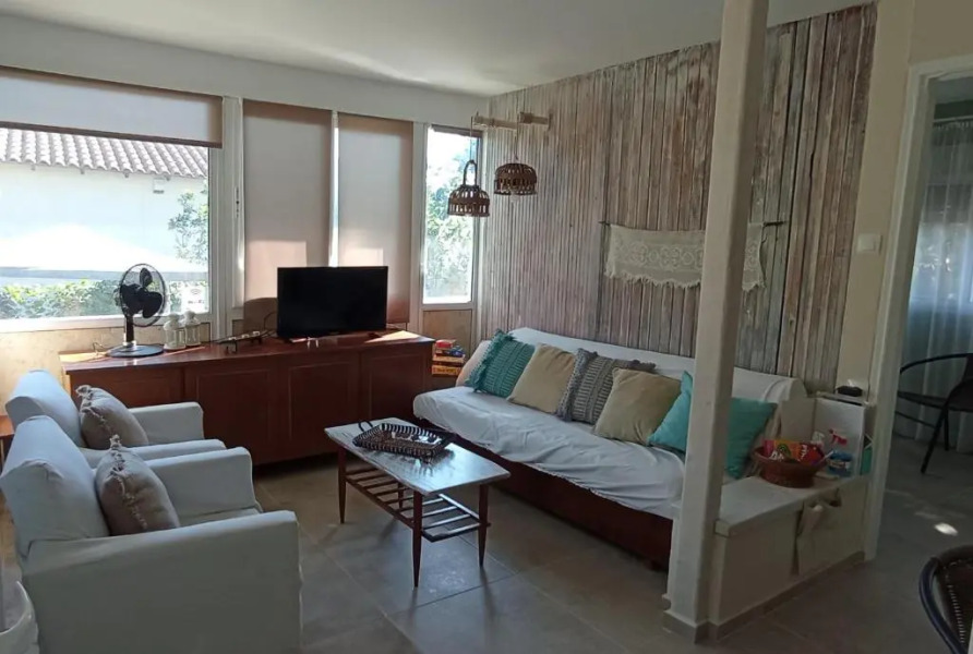 Ευχάριστο εξοχικό σπίτι με κήπο και parking