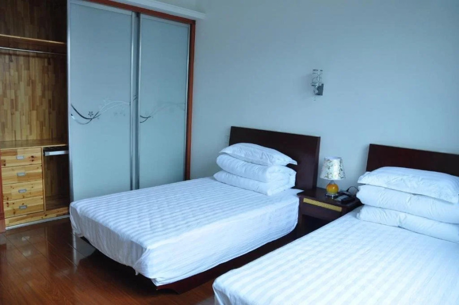 Tonglu Longyinju Hostel