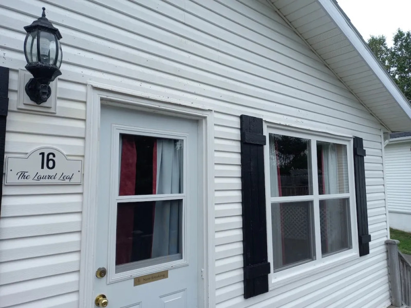 Anne's Windy Poplars Cottage Resort