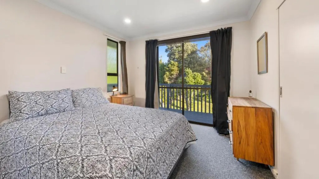 Kapiti Views - Waikanae Beach Holiday Home