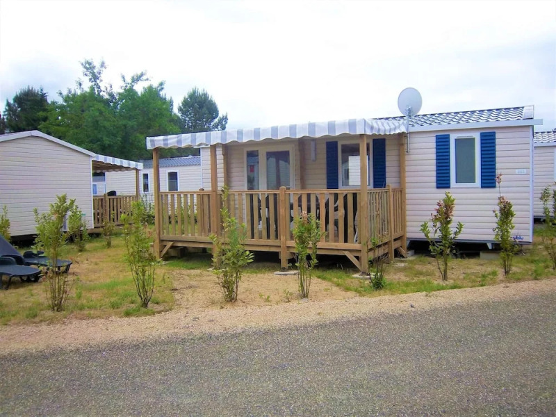 Bungalow With 2 Bedrooms in Saint-julien-en-born, With Pool Access and