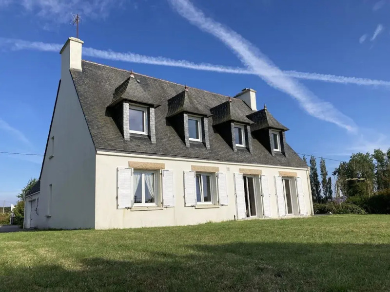 House in Breles Near Rock Beach & Amusement Park