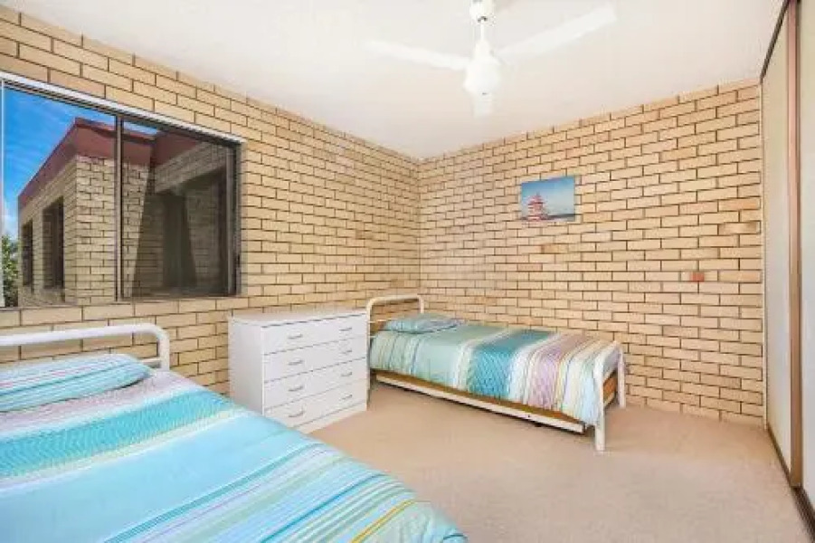 Golden Shores Unit 1, 21 Landsborough Parade