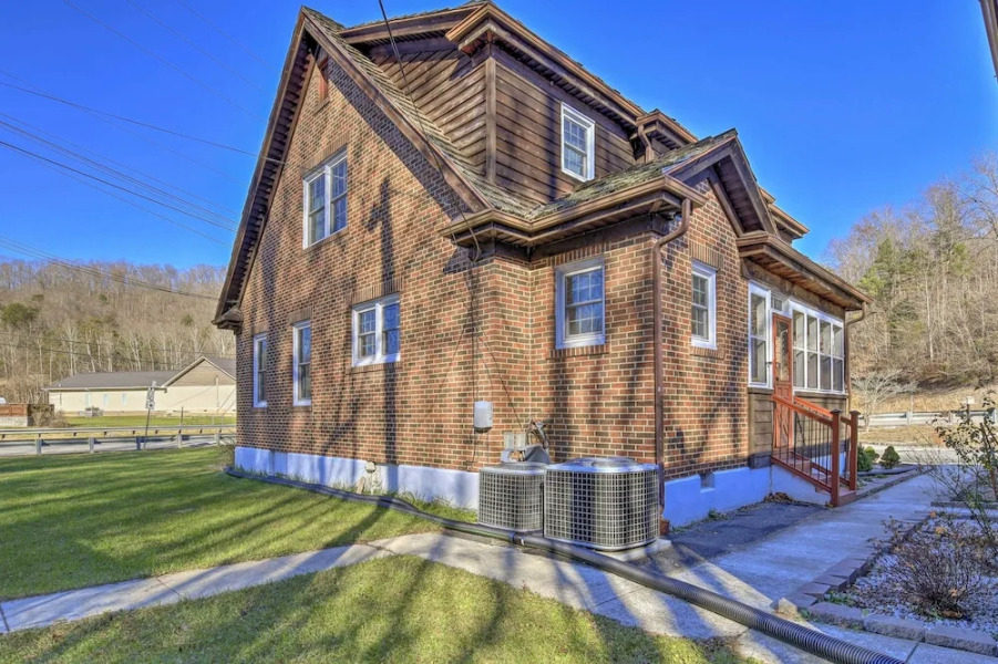 Half-mi to Dawkins Rail Trail: Family Home w/ Yard