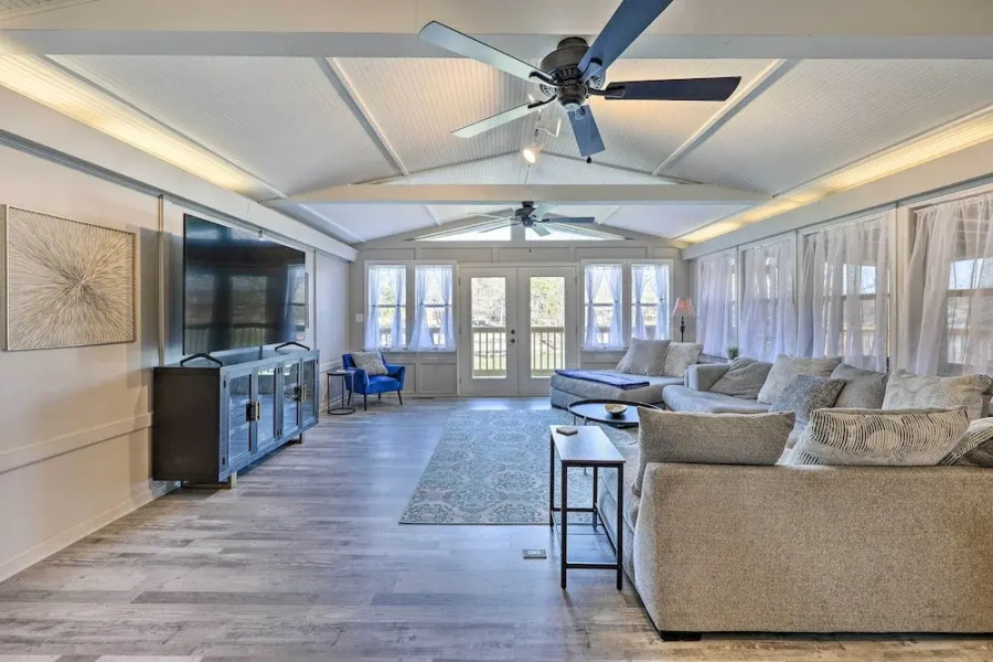 Private Dock & Deck: Lakefront Hot Springs Home!