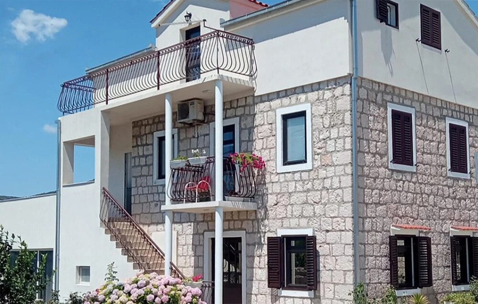 Nice Home in Dugopolje With Outdoor Swimming Pool, Wifi and 2 Bedrooms