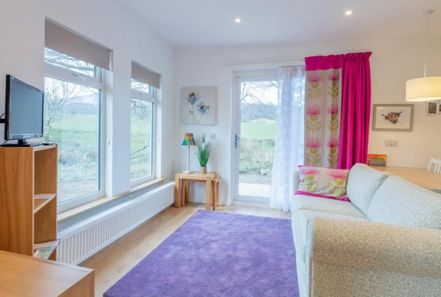 Allt Mor Rentals - Chalet with hot tub, And Studio Apartment with balcony