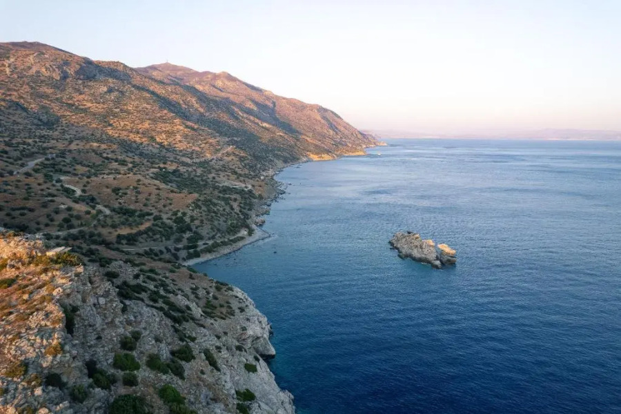 Seafront luxury villa with infinity pool & devine views!