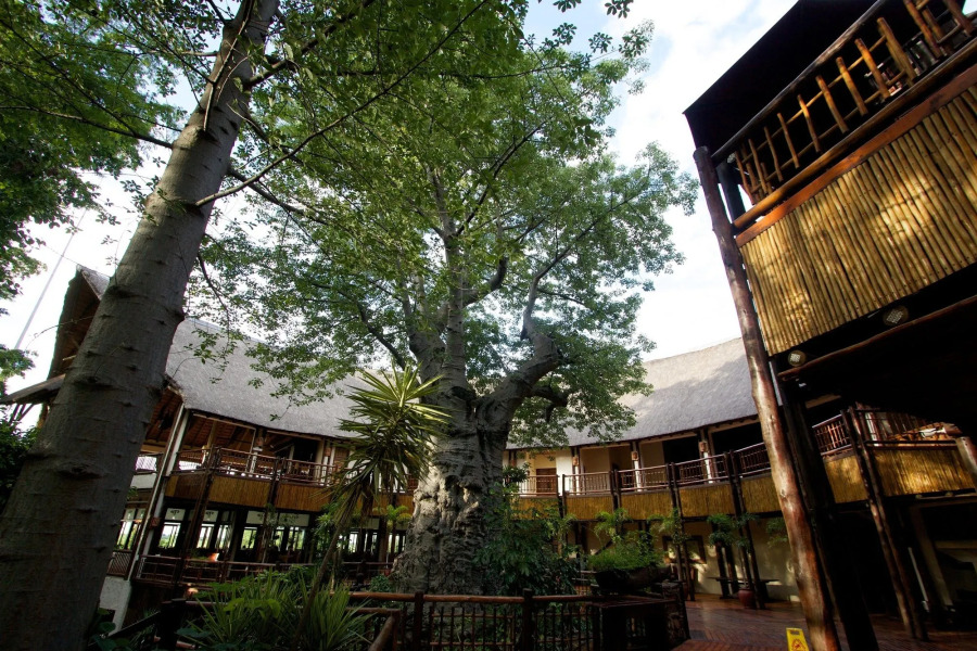 Cresta Mowana Safari Resort & Spa