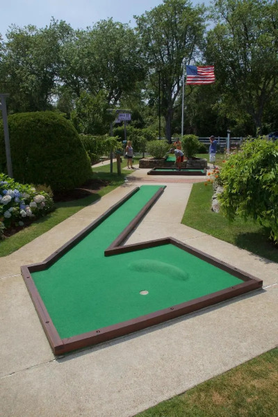 Holiday Hill Inn & Suites