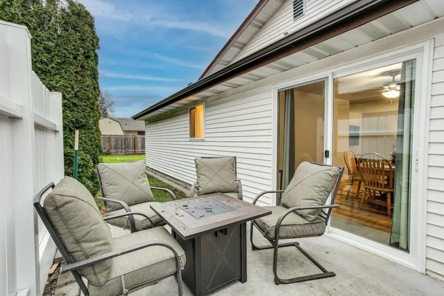 Updated Duplex Home < 1 Mi to Downtown Enumclaw!