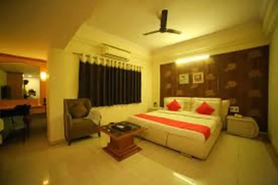 OYO 1341 Hotel Royal Inn