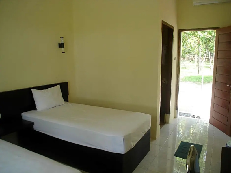 GONDANG1 beach hotel