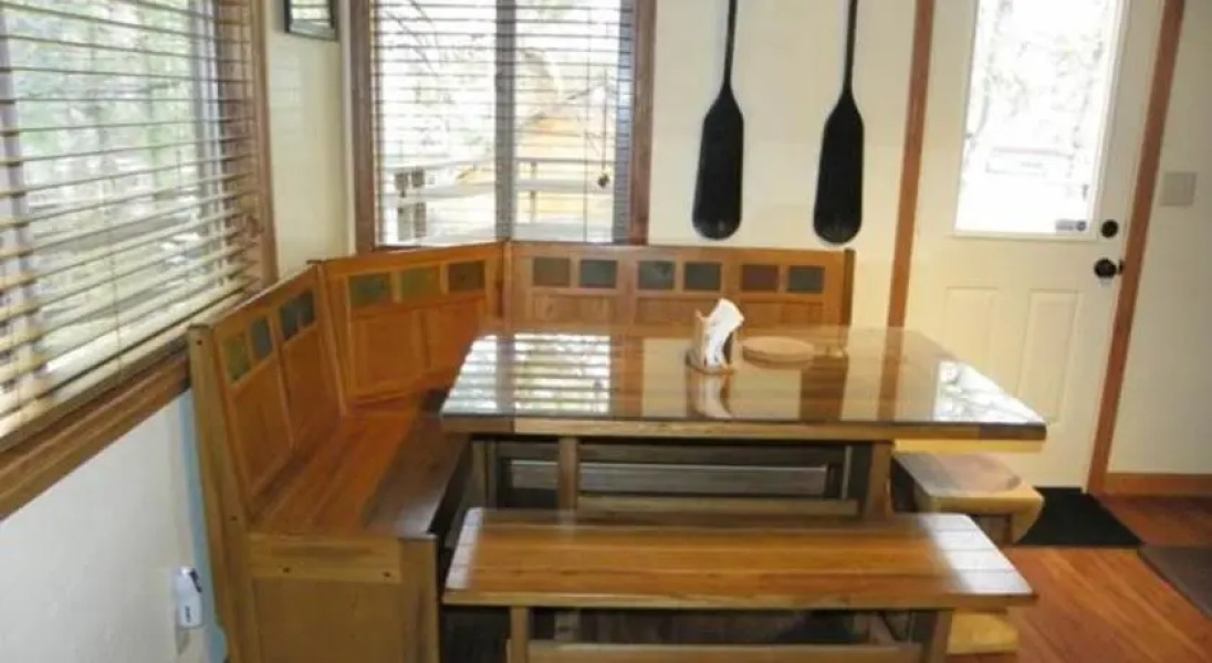 RedAwning Lews Cub House