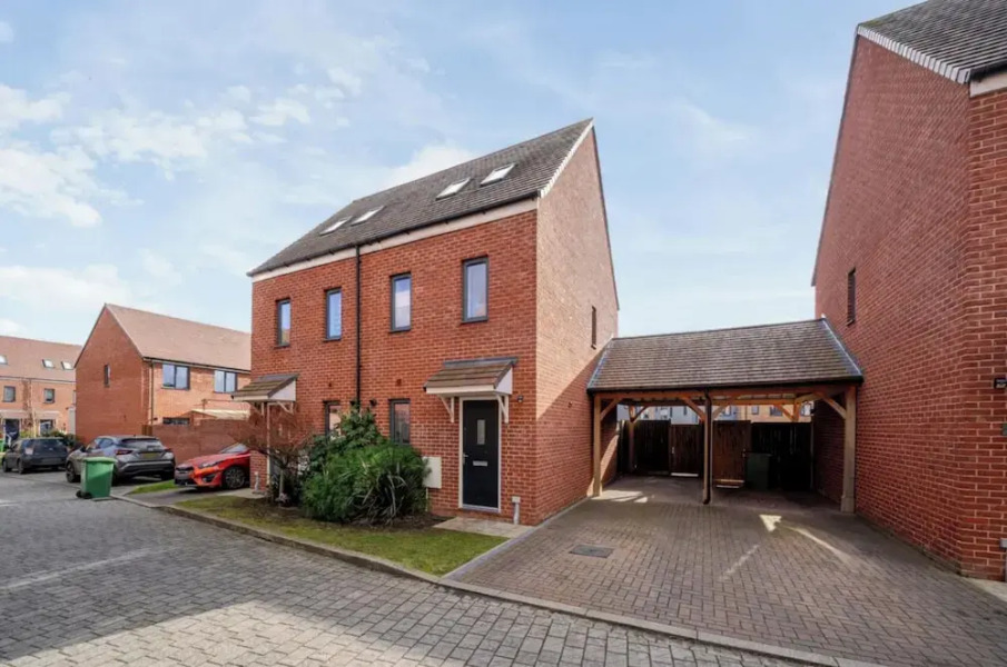 Lakeview House - Sleeps 6, Garden & Free Parking