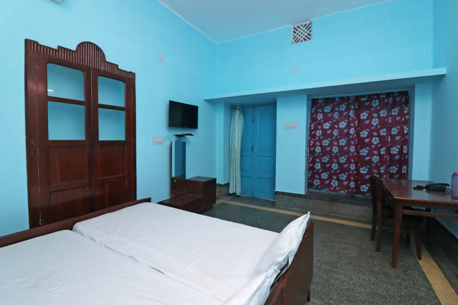 SPOT ON 44329 Sri Krishna Inn Lodging & Boarding