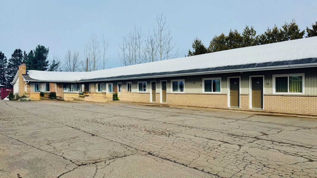 Adams Motel