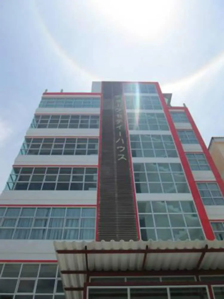 Choke-Set-Thee House