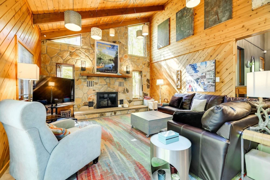 Gorgeous Bushkills Lodge w/ Pool Access!