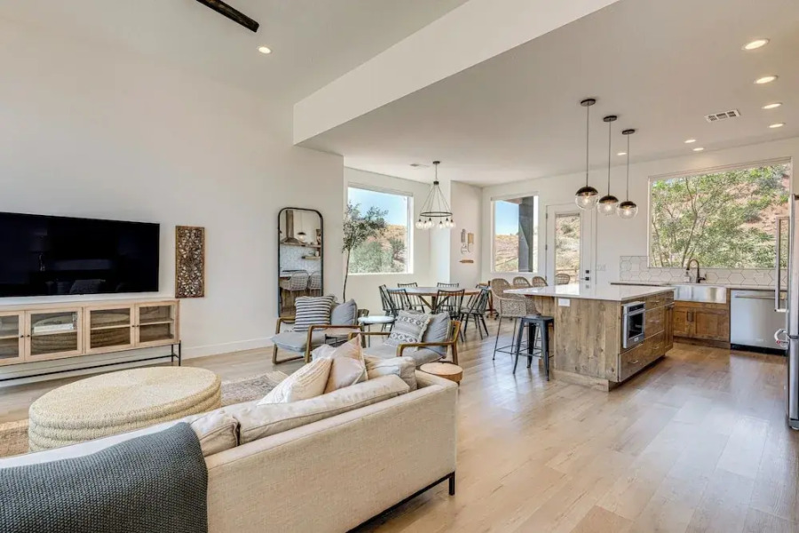 Gorgeous Kanab Home: Canyon Views & Pool Access!