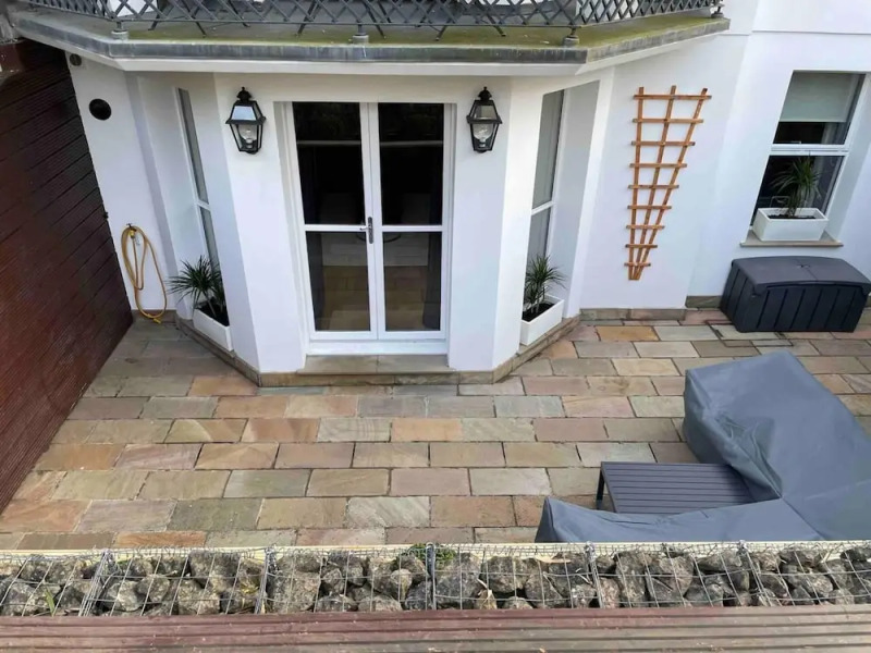 Stunning Apartment by The Leas, West End