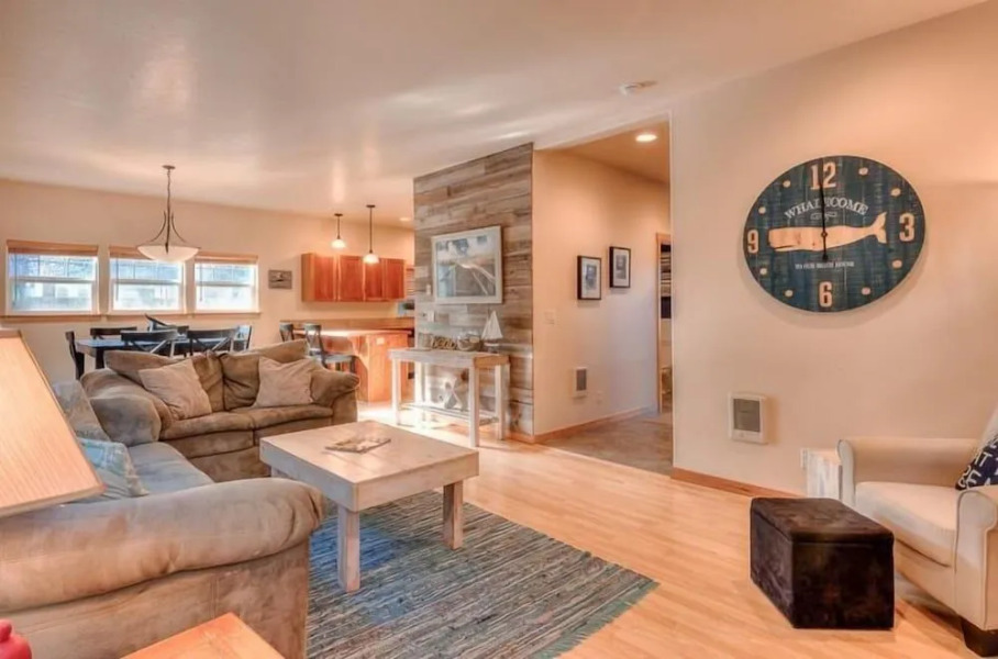 Pelicans Perch Pacific City