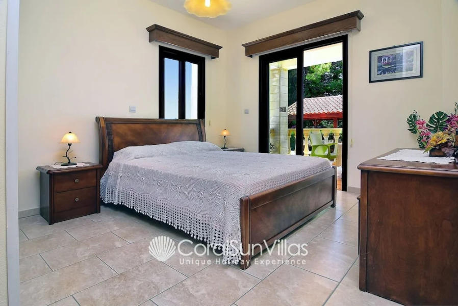 Away-from-it-all, Exceptional Sea Views Sleeps 10