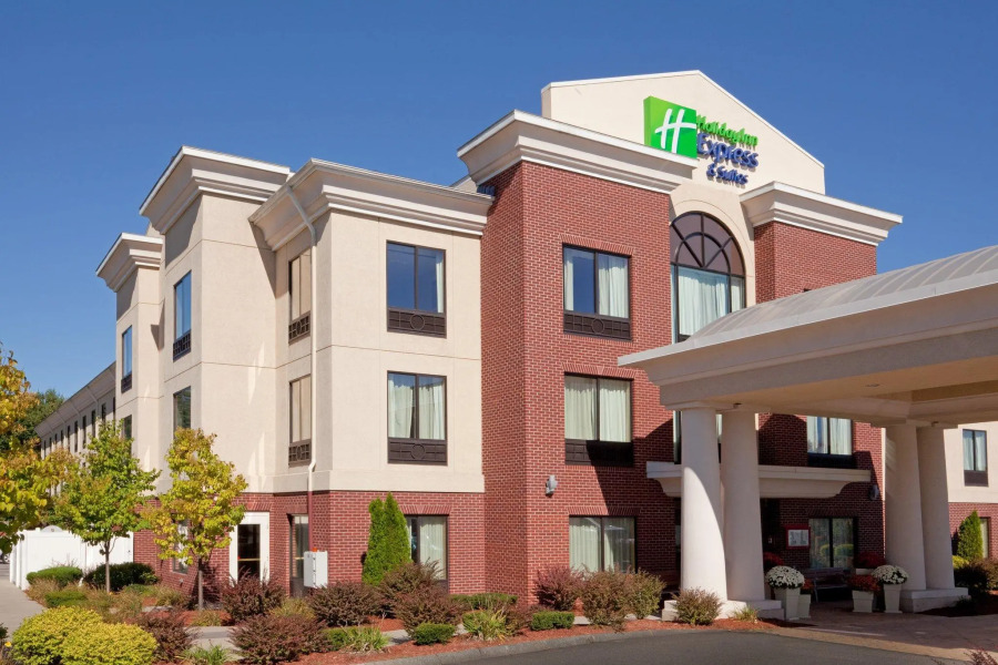 Holiday Inn Express Hotel & Suites Manchester Airport by IHG