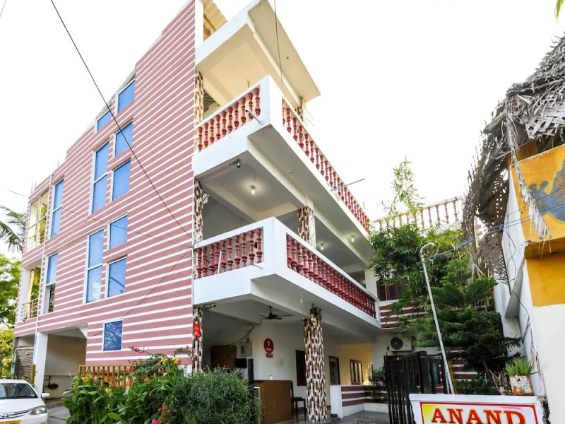 OYO 16067 The Orient Hotel