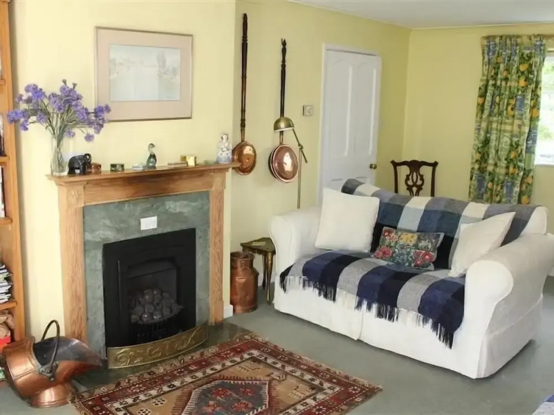 Winterbourne Cottage, Salisbury