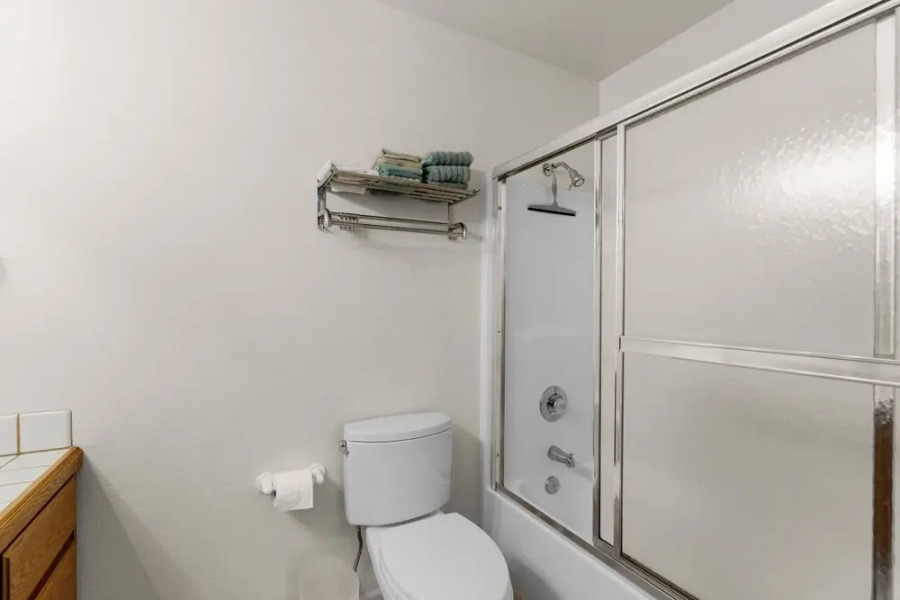 The Gathering Place - 2-Level Home with Game Room by Yosemite Region Resorts