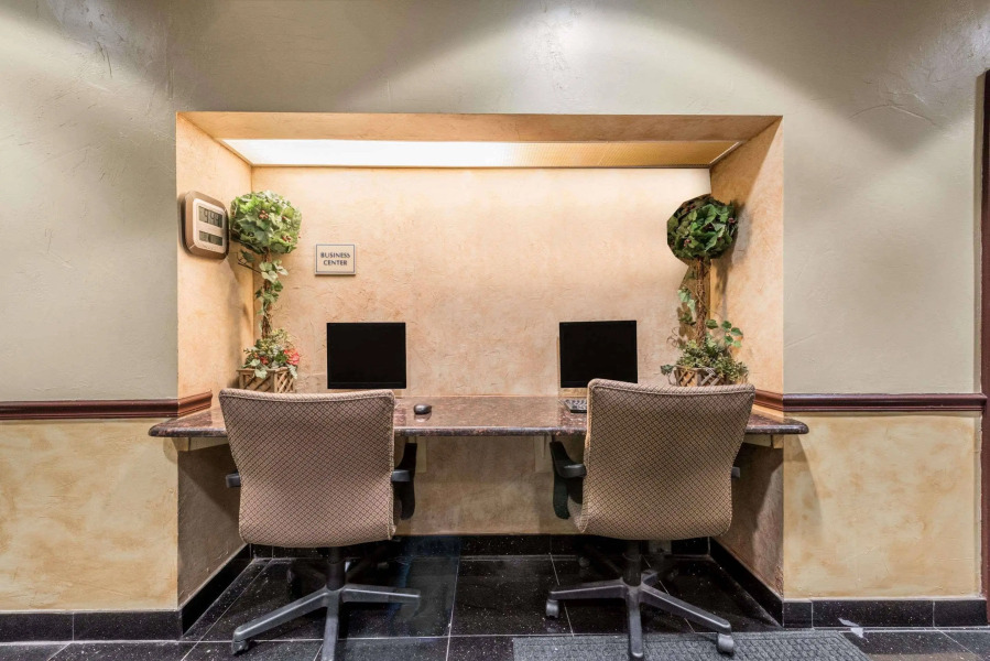 Holiday Inn Dallas Market Ctr Love Field by IHG