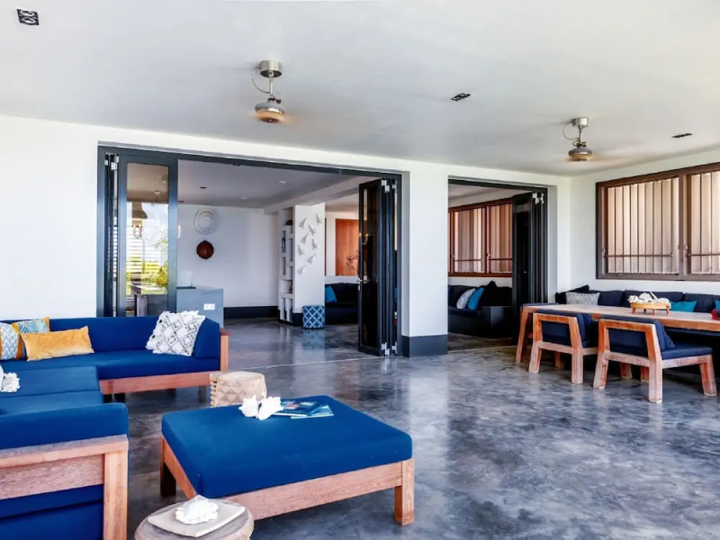 Lavish Villa by the Sea in Kralendijk With Pool