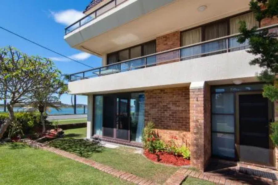 'Time and Tide' 1 - Ground Floor with Water Views